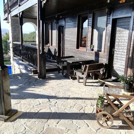 Trifon Zarezan Family Hotel กลาวาตาร์ตซิ ภายนอก รูปภาพ