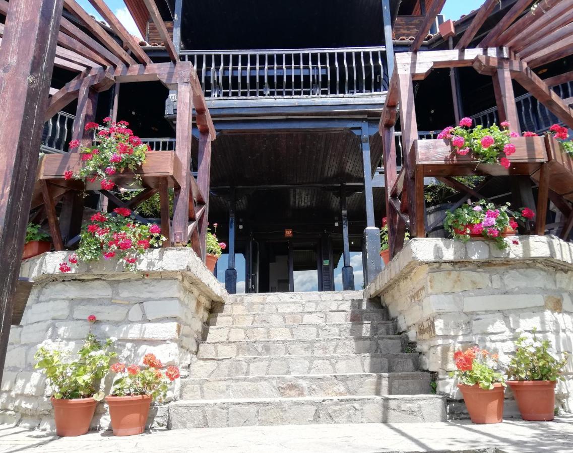 Trifon Zarezan Family Hotel กลาวาตาร์ตซิ ภายนอก รูปภาพ