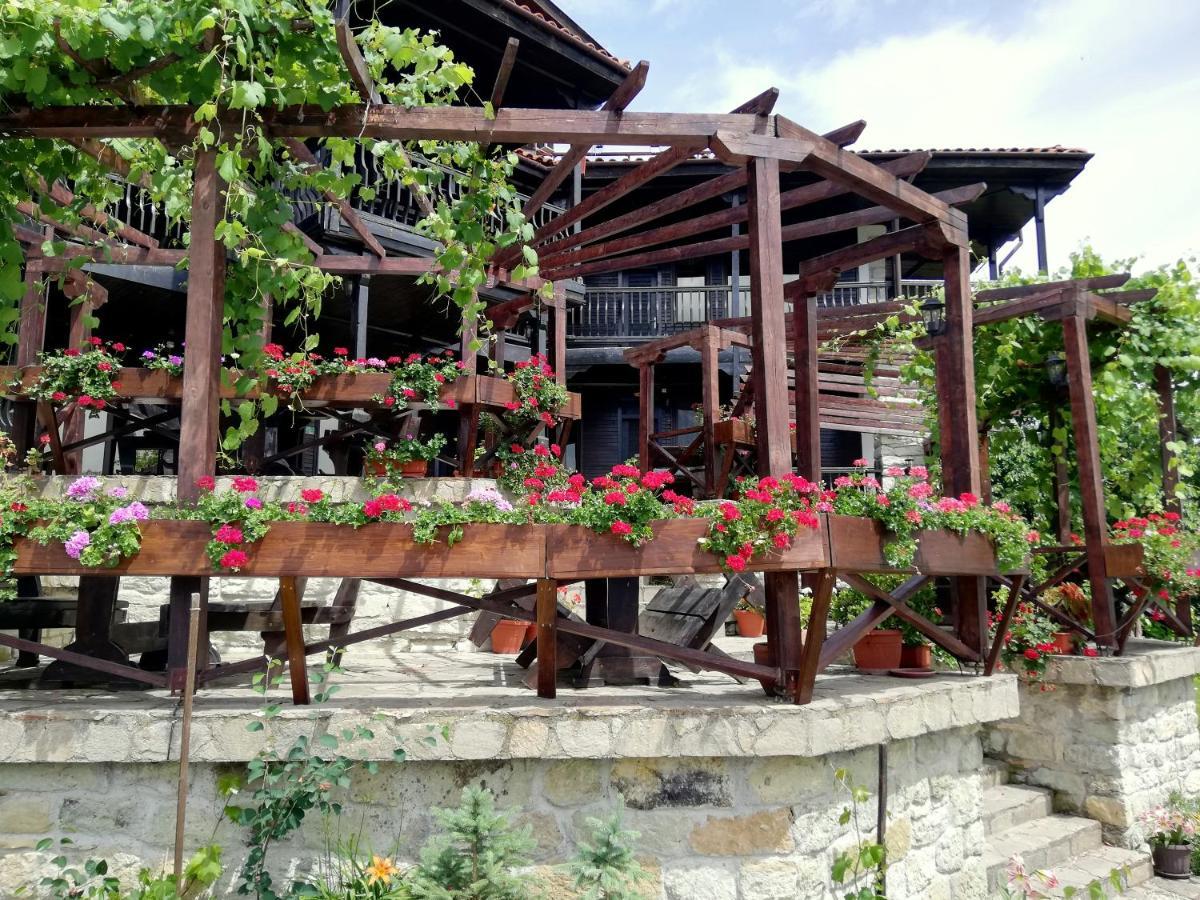 Trifon Zarezan Family Hotel กลาวาตาร์ตซิ ภายนอก รูปภาพ
