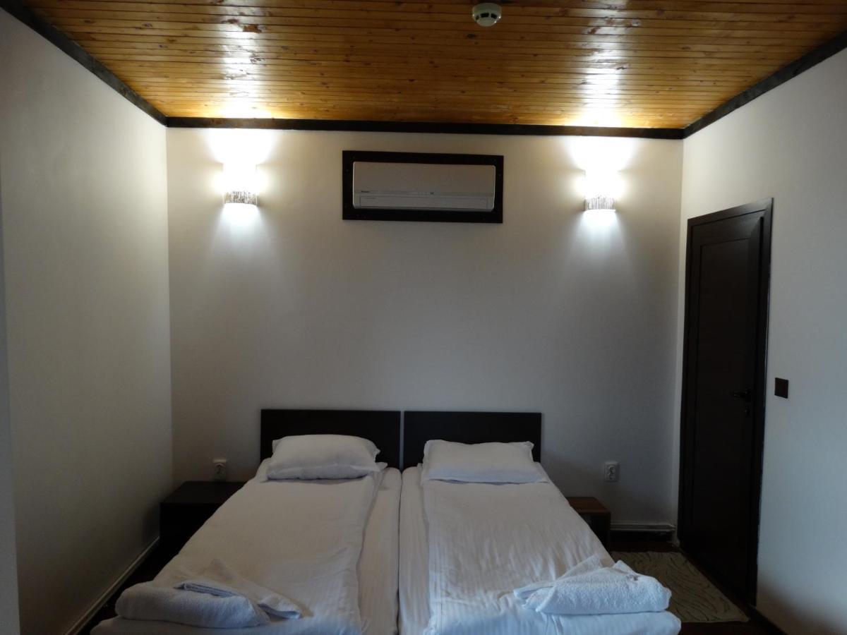 Trifon Zarezan Family Hotel กลาวาตาร์ตซิ ภายนอก รูปภาพ
