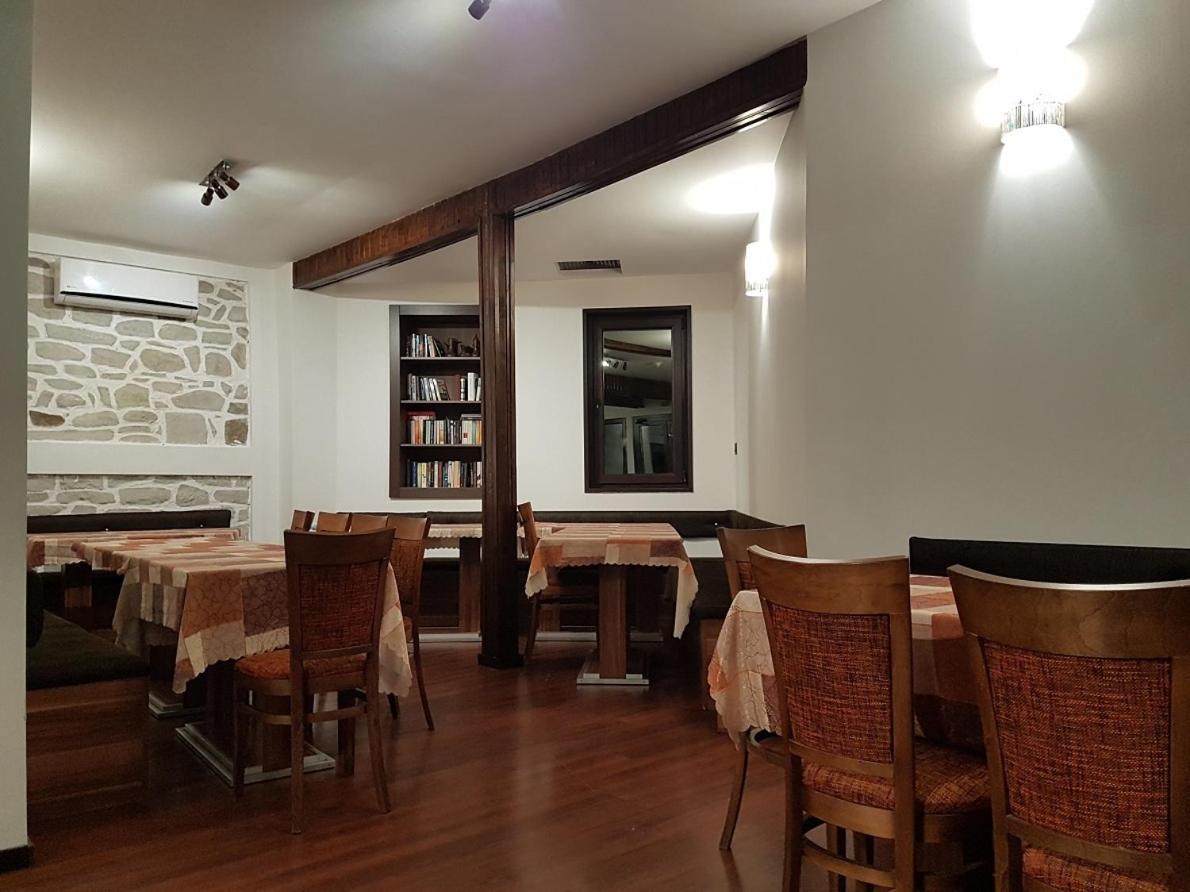 Trifon Zarezan Family Hotel กลาวาตาร์ตซิ ภายนอก รูปภาพ