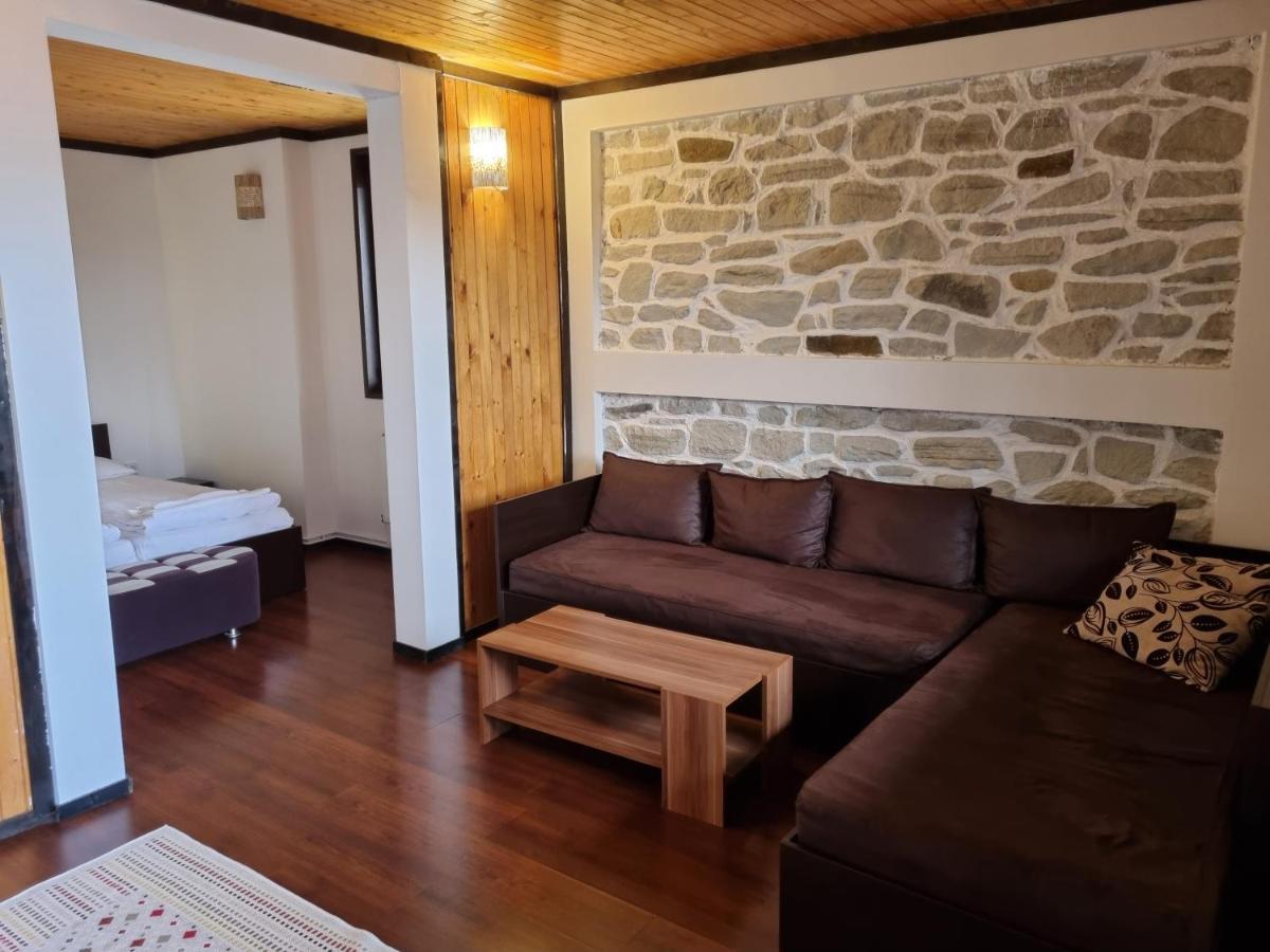 Trifon Zarezan Family Hotel กลาวาตาร์ตซิ ภายนอก รูปภาพ