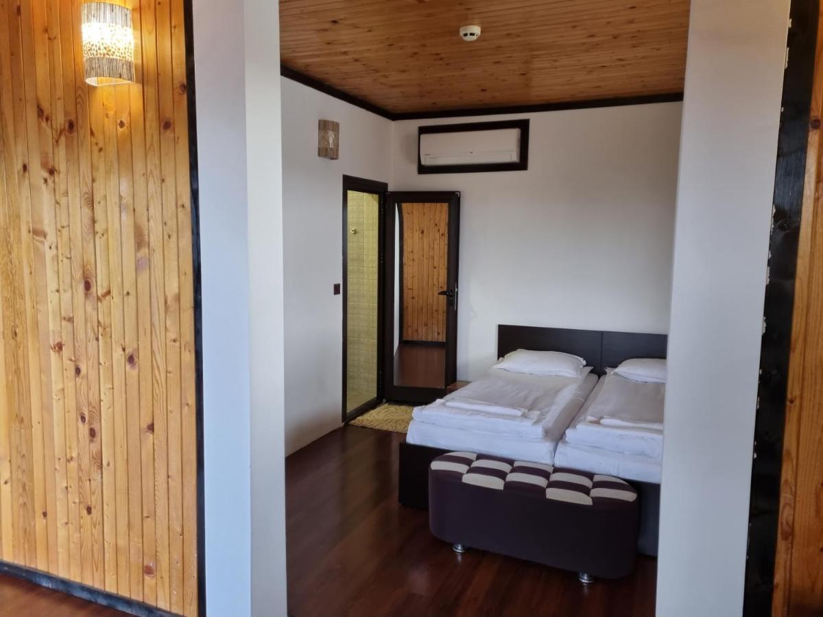 Trifon Zarezan Family Hotel กลาวาตาร์ตซิ ภายนอก รูปภาพ