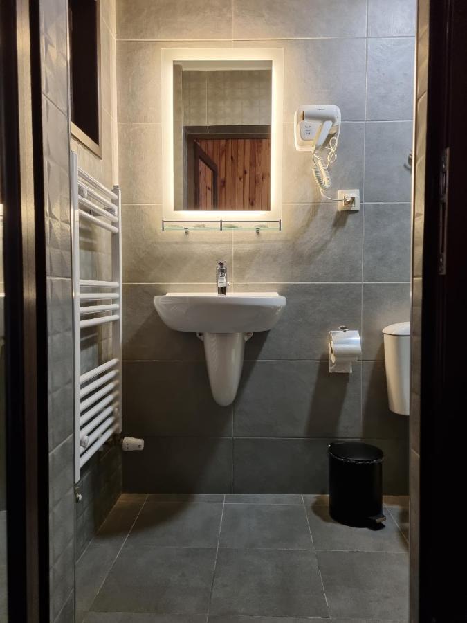 Trifon Zarezan Family Hotel กลาวาตาร์ตซิ ภายนอก รูปภาพ