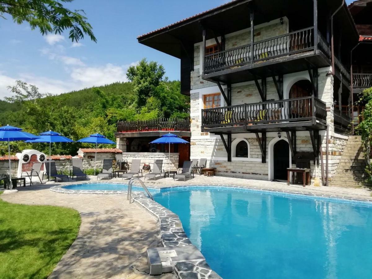 Trifon Zarezan Family Hotel กลาวาตาร์ตซิ ภายนอก รูปภาพ