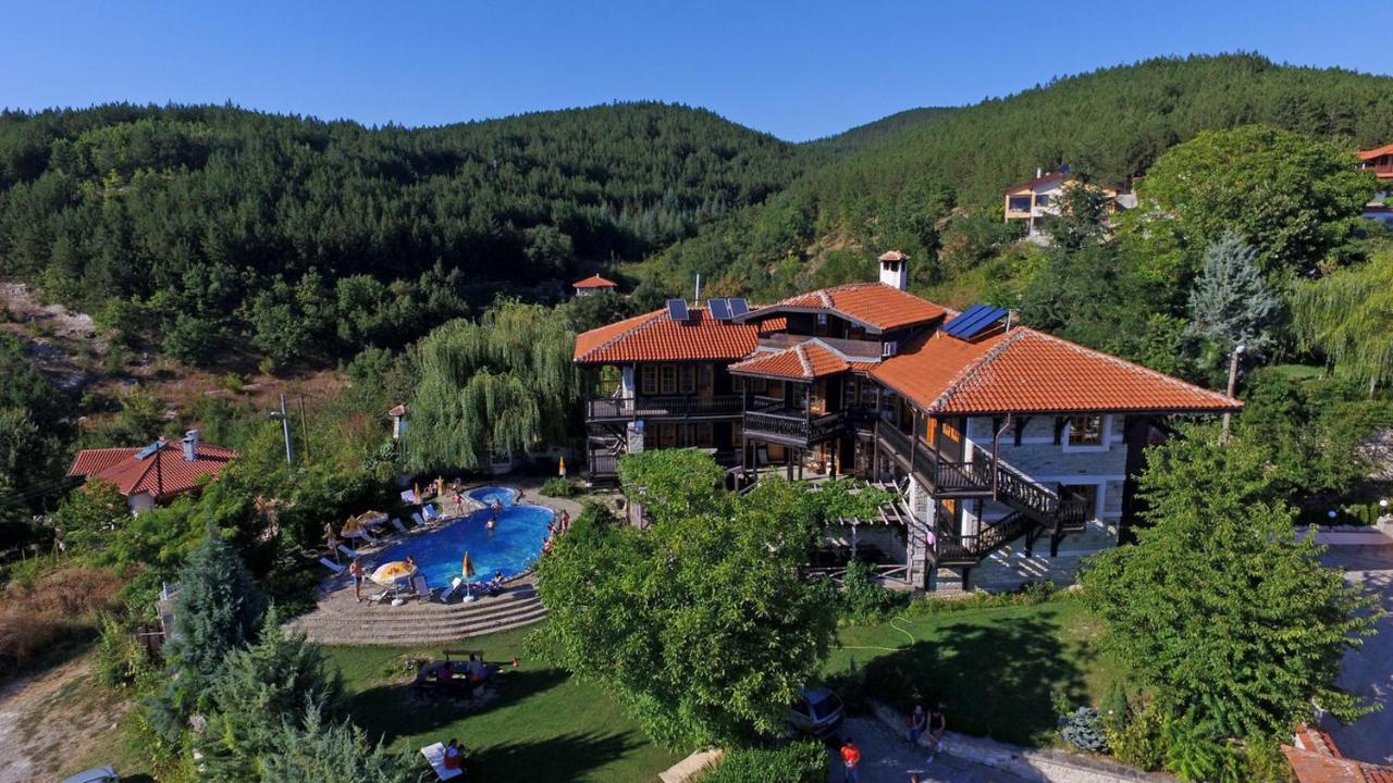 Trifon Zarezan Family Hotel กลาวาตาร์ตซิ ภายนอก รูปภาพ