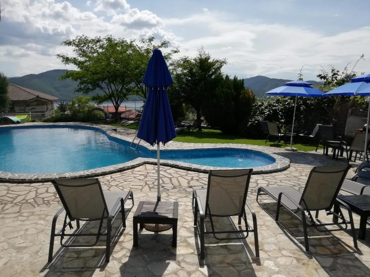 Trifon Zarezan Family Hotel กลาวาตาร์ตซิ ภายนอก รูปภาพ